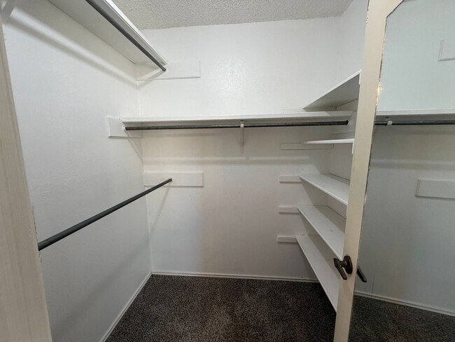 Building Photo - 3 BED/2 BATH/2 CAR GARAGE: AVAILABLE NOW!!