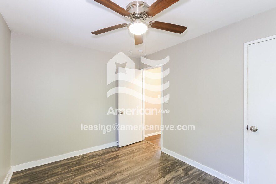 Building Photo - 663 Seymour Dr