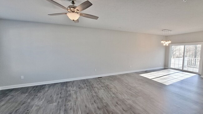 Building Photo - 4 Bed / 2-1/2 Bath Single Family Townhome w/1-Car Garage