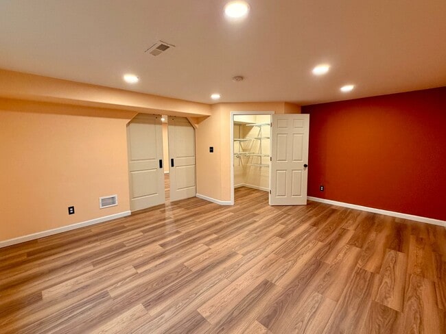 Building Photo - 5-Bed, 2.5-Bath Home Near MacIntosh Lake with Hardwood Floors, Gas Fireplace, and Finished Basement