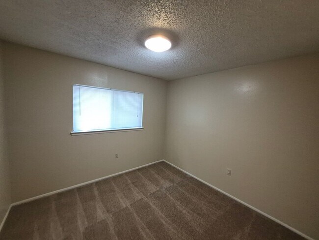 Building Photo - 120 Friendswood Path