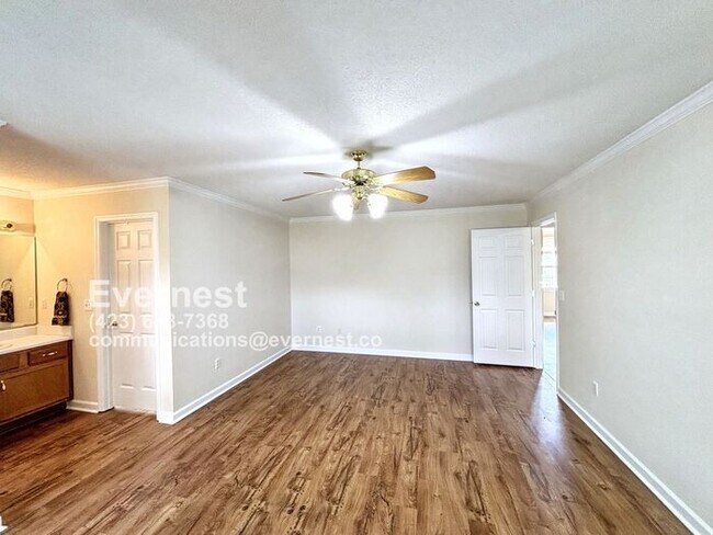 Building Photo - 3-Bedroom, 2-Bath Home with Modern Applian...