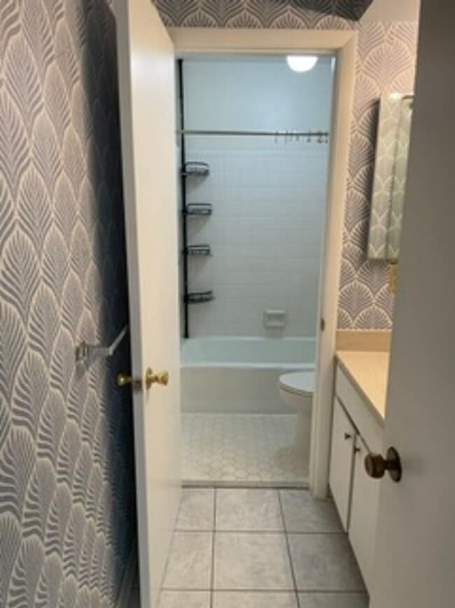 Building Photo - 3600 Chateau Dr