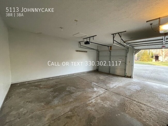 Building Photo - Three bedroom three bathroom duplex for rent