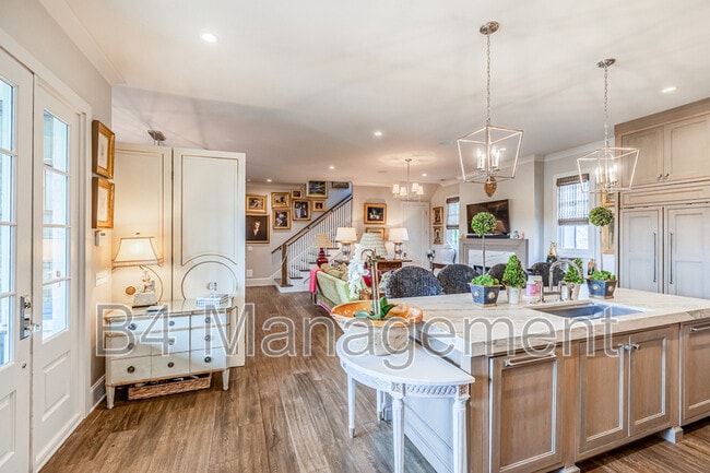 Building Photo - 103 Alester Square