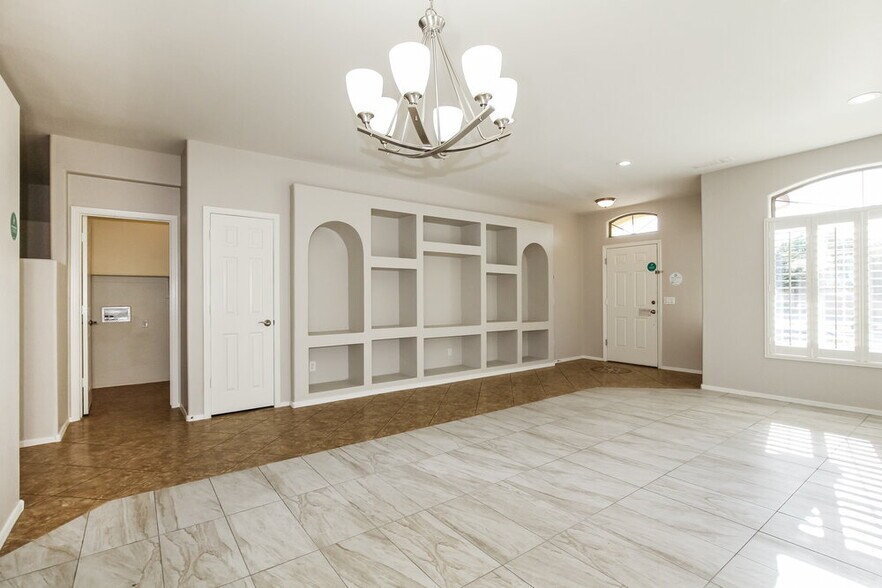 Building Photo - 1913 S 83rd Dr