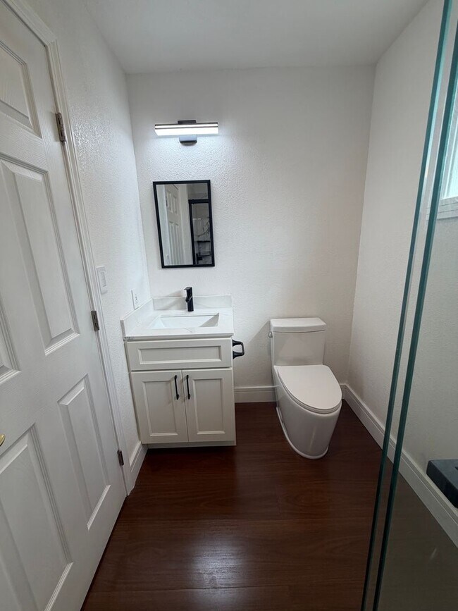 Building Photo - 3 bed 2 Bath Home Recently renovated single-family home in Fairfield,