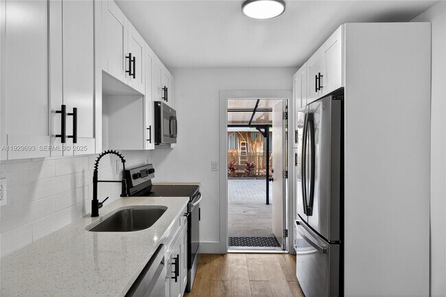 Building Photo - 2633 NE 13th Ave