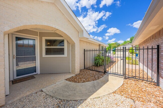 Building Photo - 127 Terrace Ln