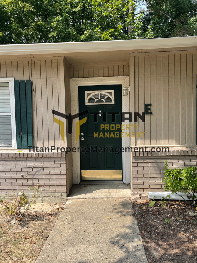 Building Photo - 2 bed/2 bath Apartment