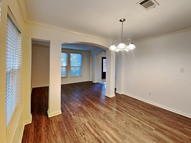 Building Photo - 31442 Camden Village Dr