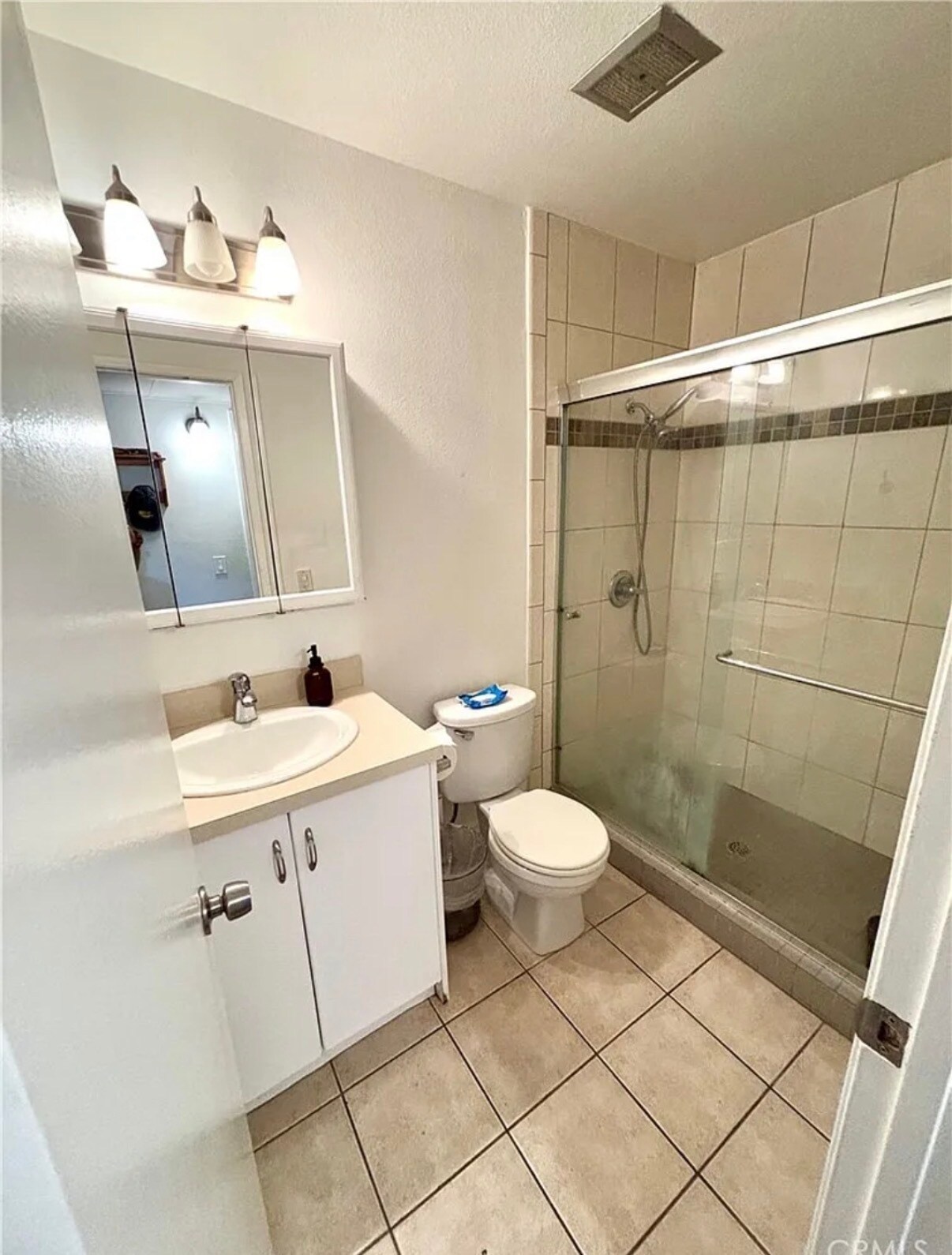 Building Photo - 18350 Hatteras St