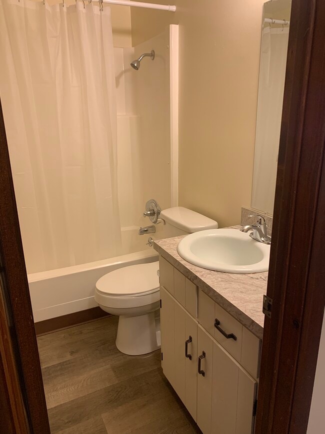 Full bath - 475 W Mae Rose Ave