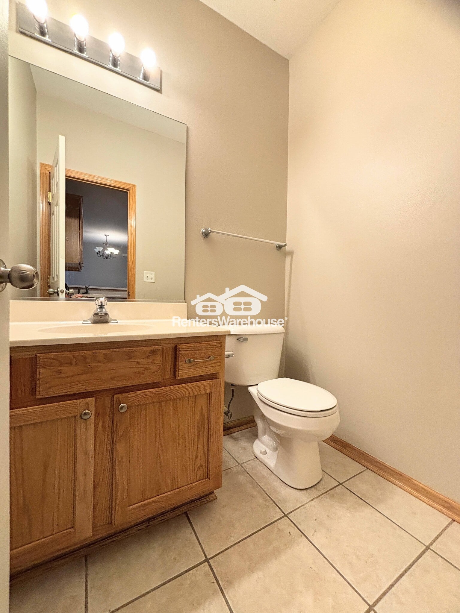 Building Photo - 3911 NE Gardenia Ln