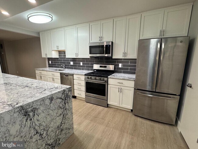 Building Photo - 5101 RIVER Rd