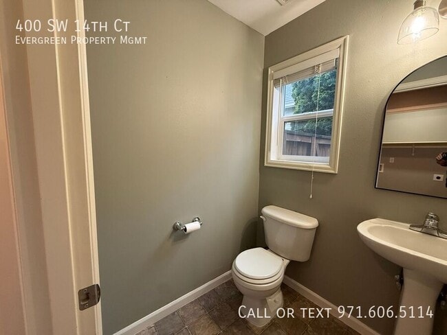 Building Photo - 400 SW 14th Ct