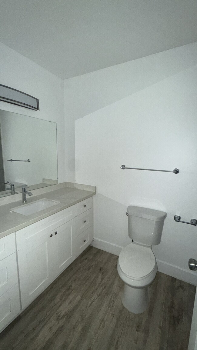 Building Photo - 4606 S Normandie Ave