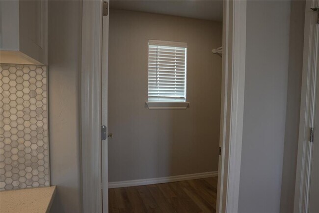 Building Photo - 5216 Bing Cir