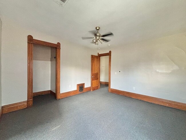 Building Photo - 605 W Kalamazoo Ave