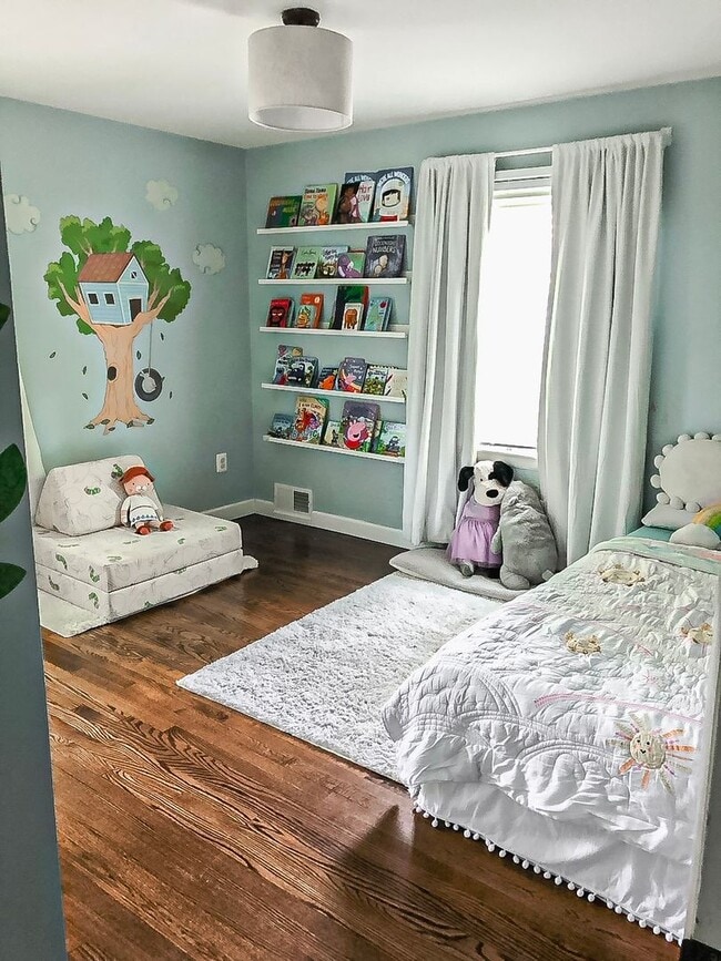 Building Photo - Gorgeous 4 Bed 2 Bath Single Family Home W...