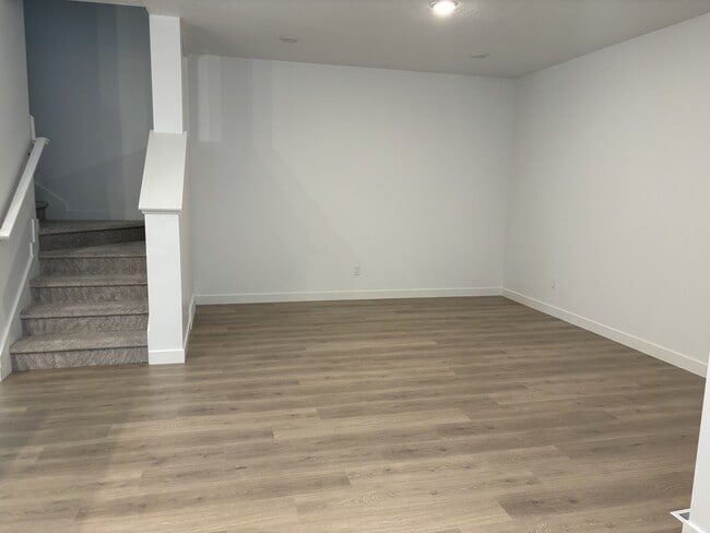 Building Photo - 10078 Loblobby Ln