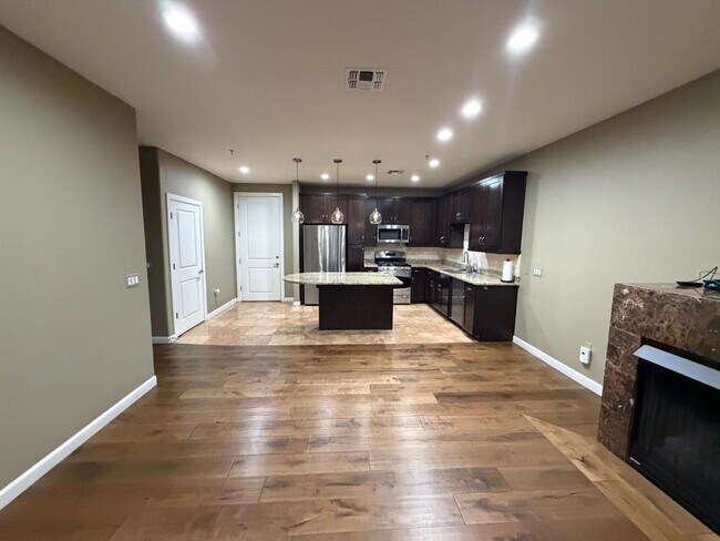 Building Photo - 7291 N Scottsdale Rd