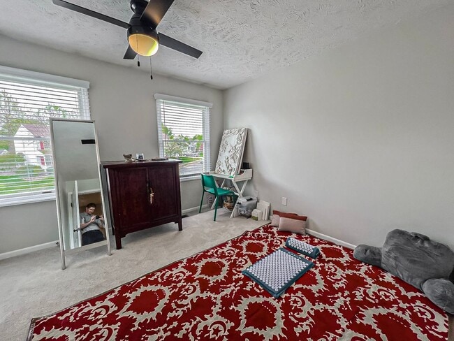 Building Photo - Beautiful and Spacious 4 Bedroom 2.5 Bathr...