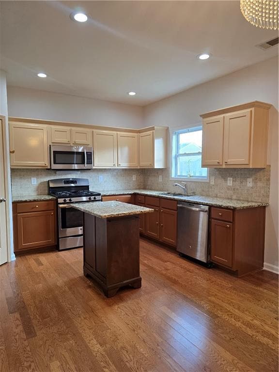 Building Photo - 1934 Dilcrest Dr