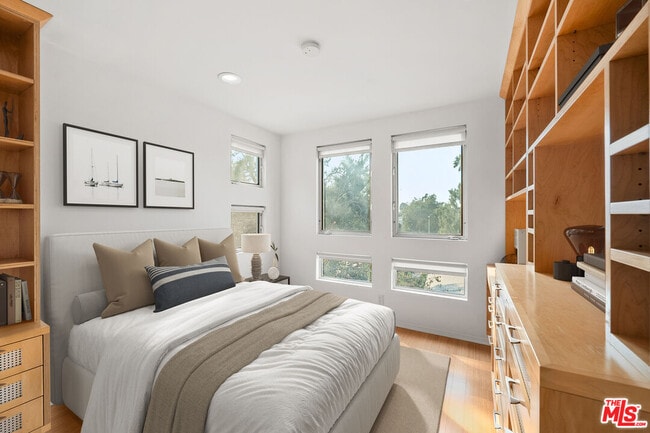 Building Photo - 1011 Pacific St