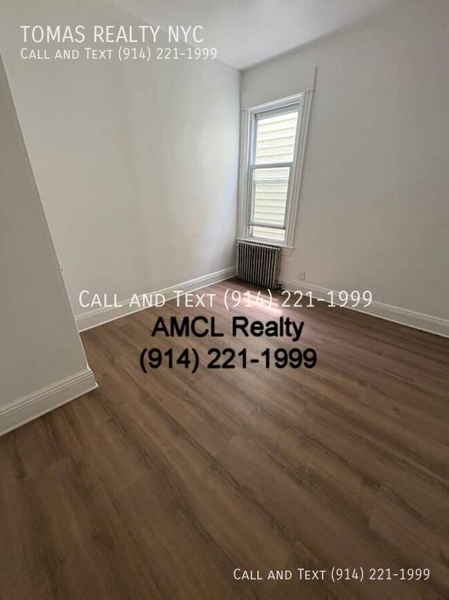 Building Photo - 143 Voss Ave