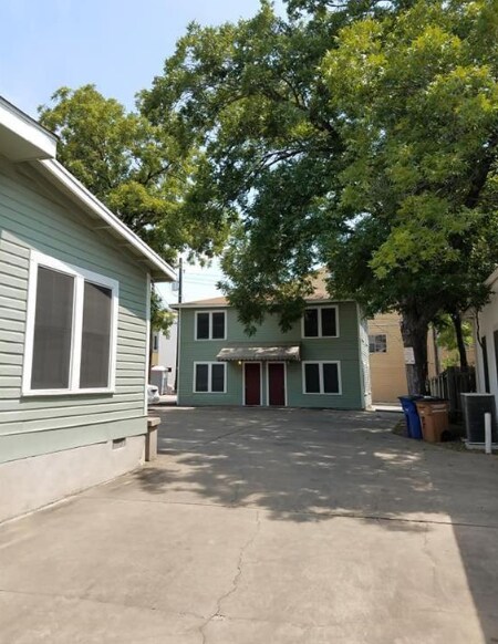 Building Photo - 110 E 30th St