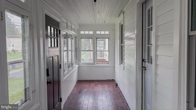 Building Photo - 28 S Lenola Rd