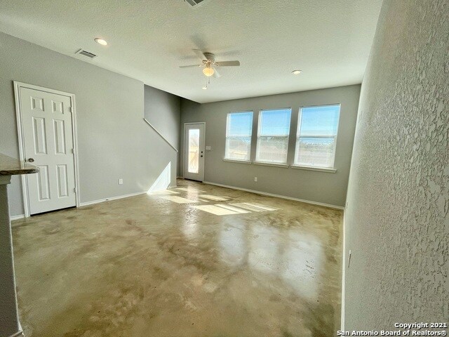 Building Photo - 6922 Crestway Rd