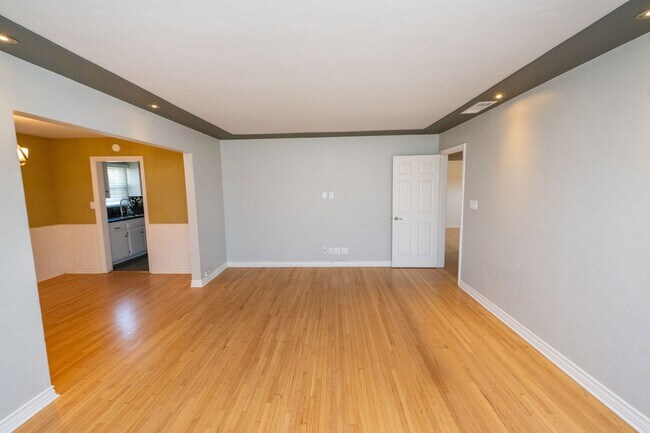 Building Photo - 3BR/2BA home with bonus room & additional ...