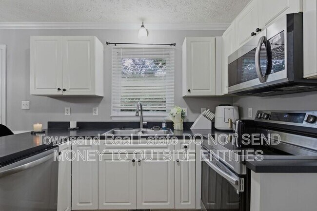 Building Photo - 2130 Hull Rd