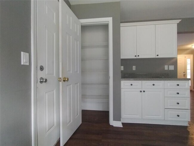 Building Photo - 138 SW Gremlin Way