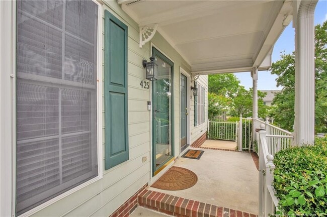 Building Photo - 425 Cityview Ln