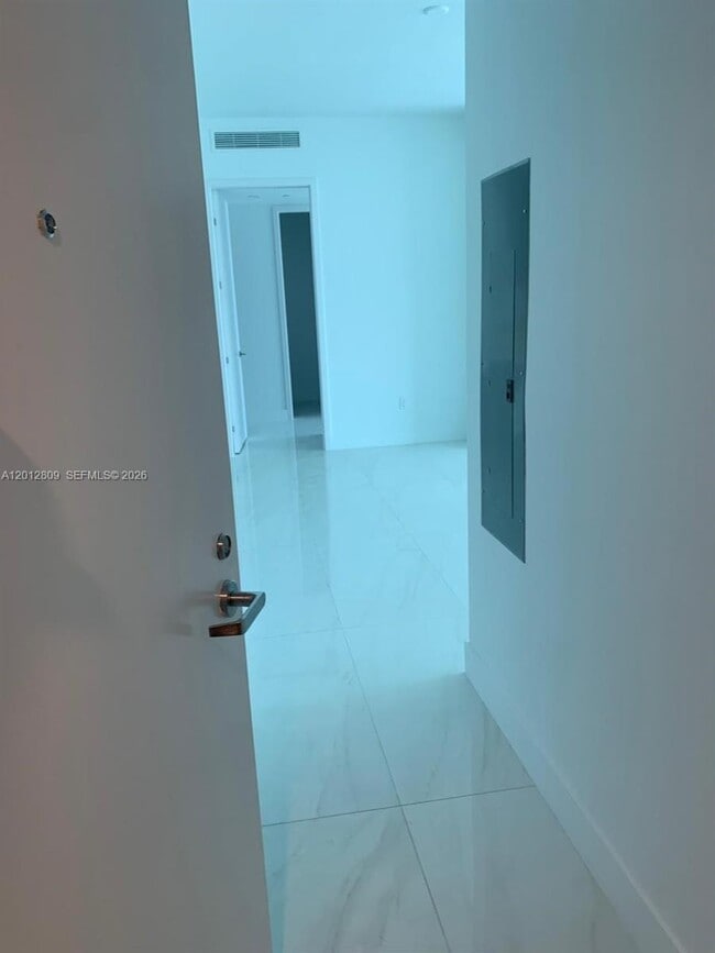 Building Photo - 17550 Collins Ave