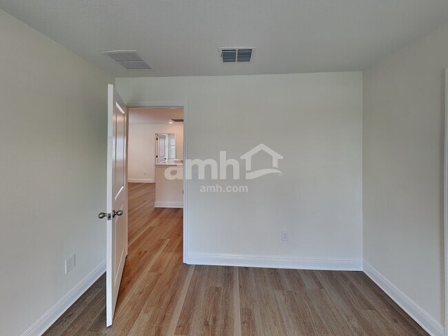 Building Photo - 5968 Pinewood Ests Dr