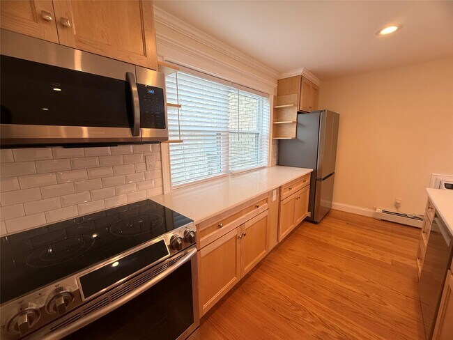Building Photo - 250 Beechwood Ave