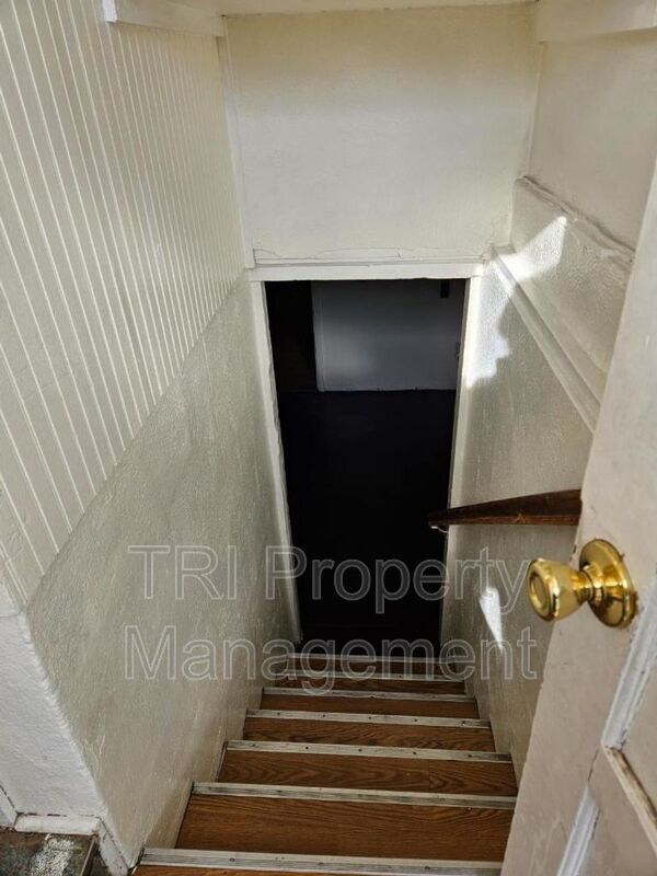 Building Photo - 2204 9th St