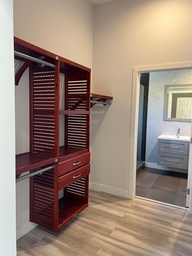 Building Photo - 2 Bedroom Modern Luxury, Valley Village