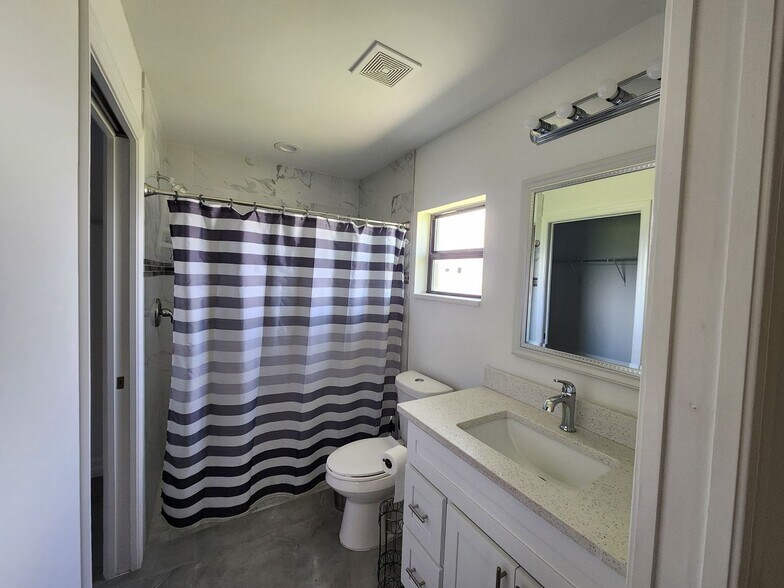 Building Photo - 4020 36th St SW