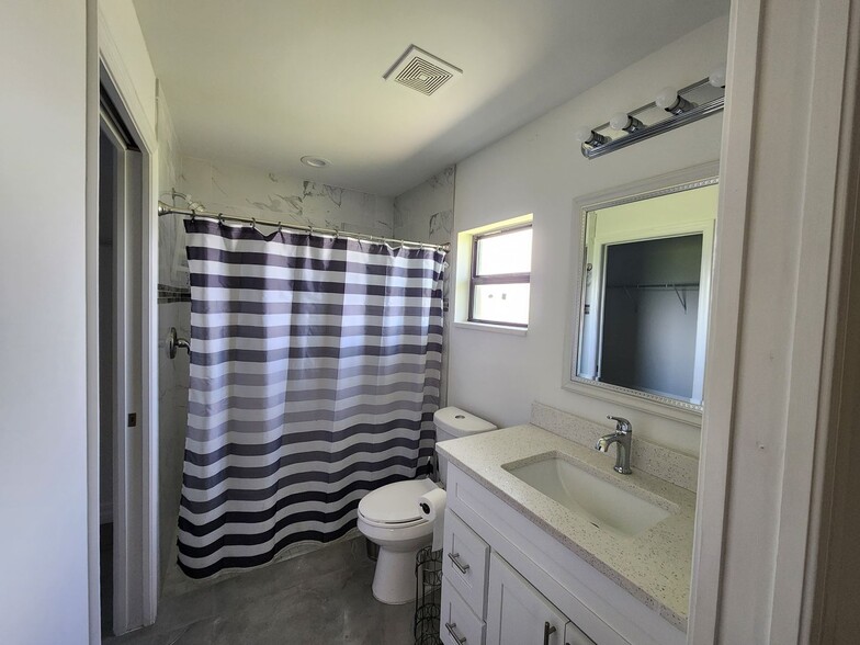 Building Photo - BEAUTIFUL 3 BR / 2 BA HOME RECENTLY REDUCED! MOVE IN SPECIAL FIRST MONTH FREE!!!!!