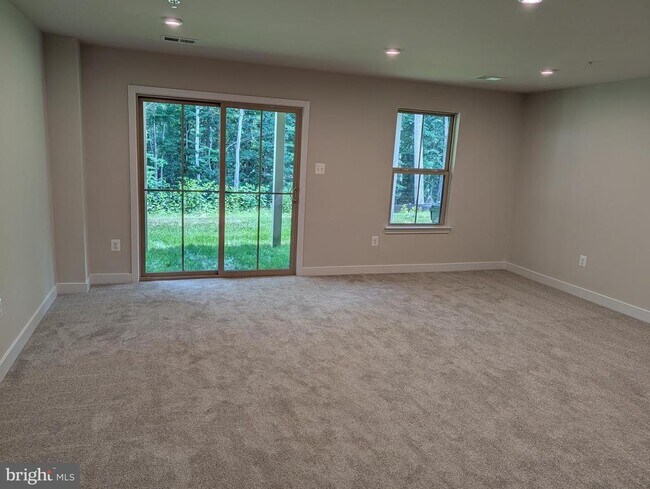 Building Photo - 9711 Klamath Ct