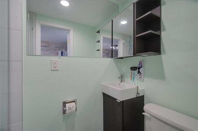 Building Photo - 716 Ixora Ave