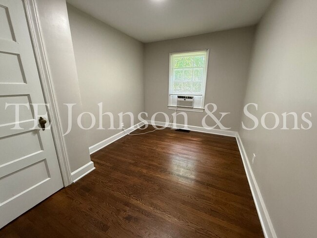 Building Photo - Charming Duplex in Winston-Salem