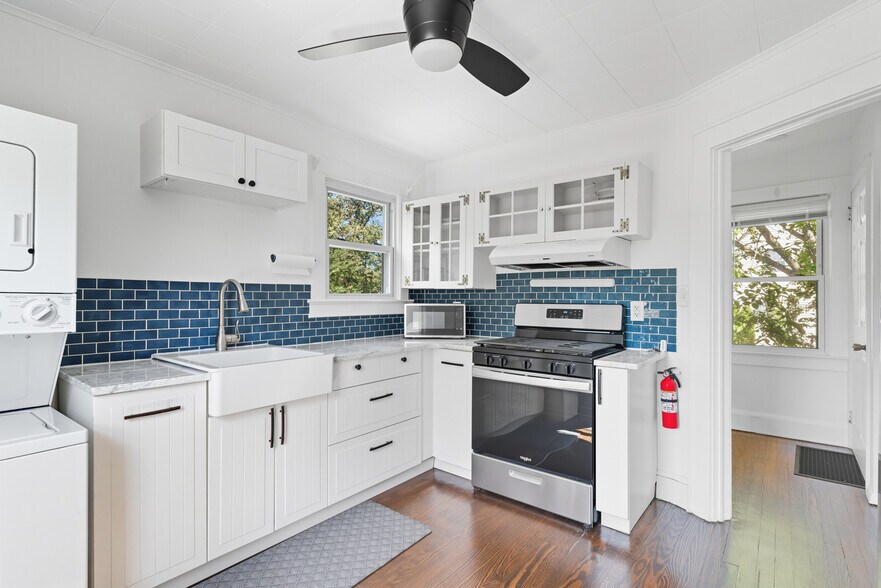 Building Photo - 115 Billian St
