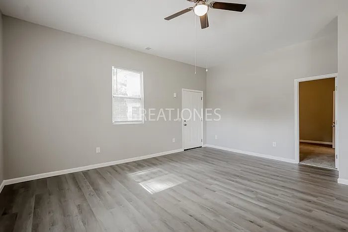 Building Photo - 113 Sanders St
