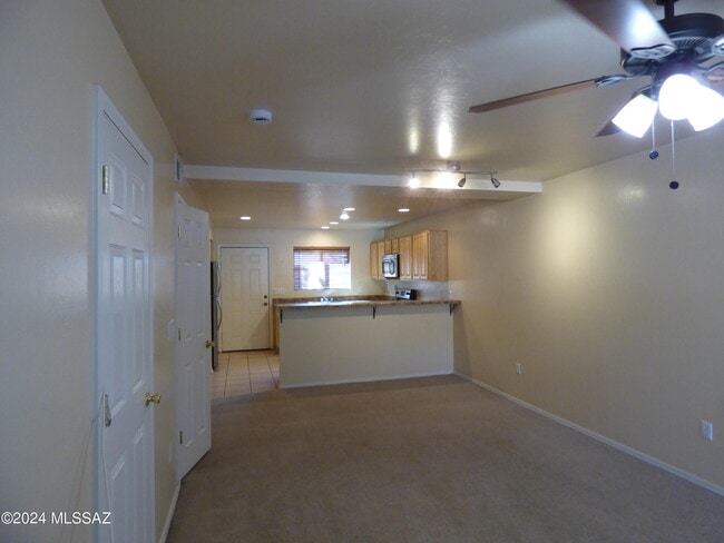 Building Photo - 1077 N Riverside Dr